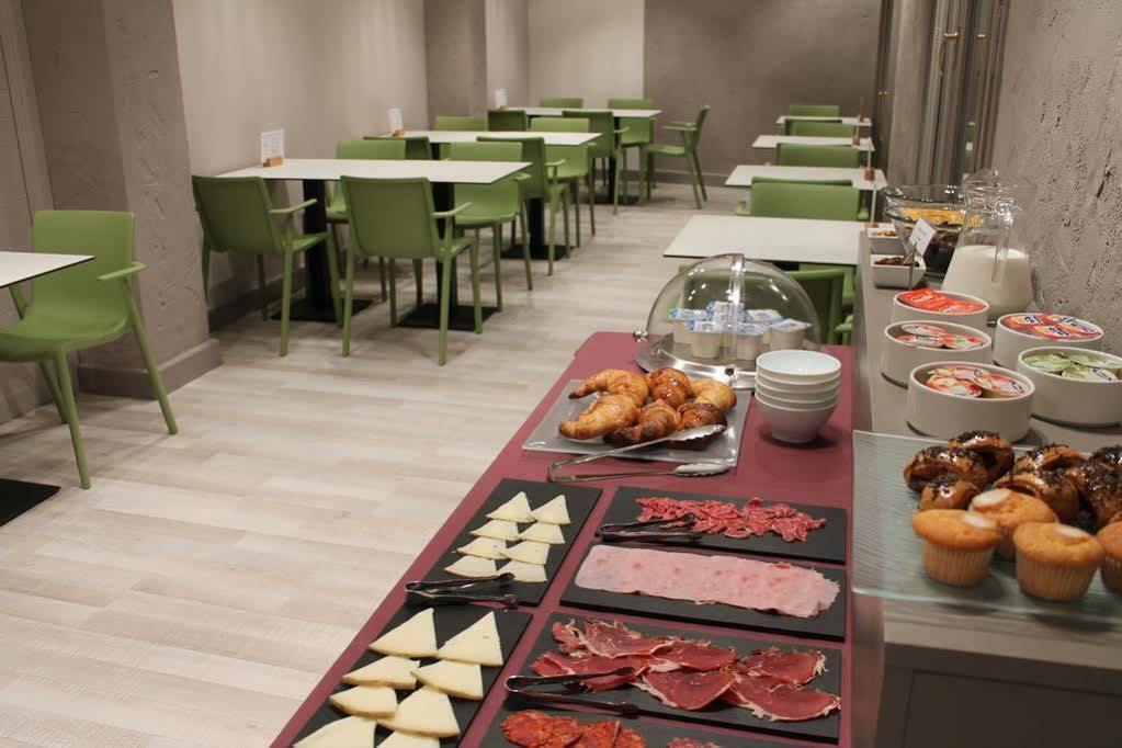 Hotel Jardi Apartaments Mollerussa Esterno foto
